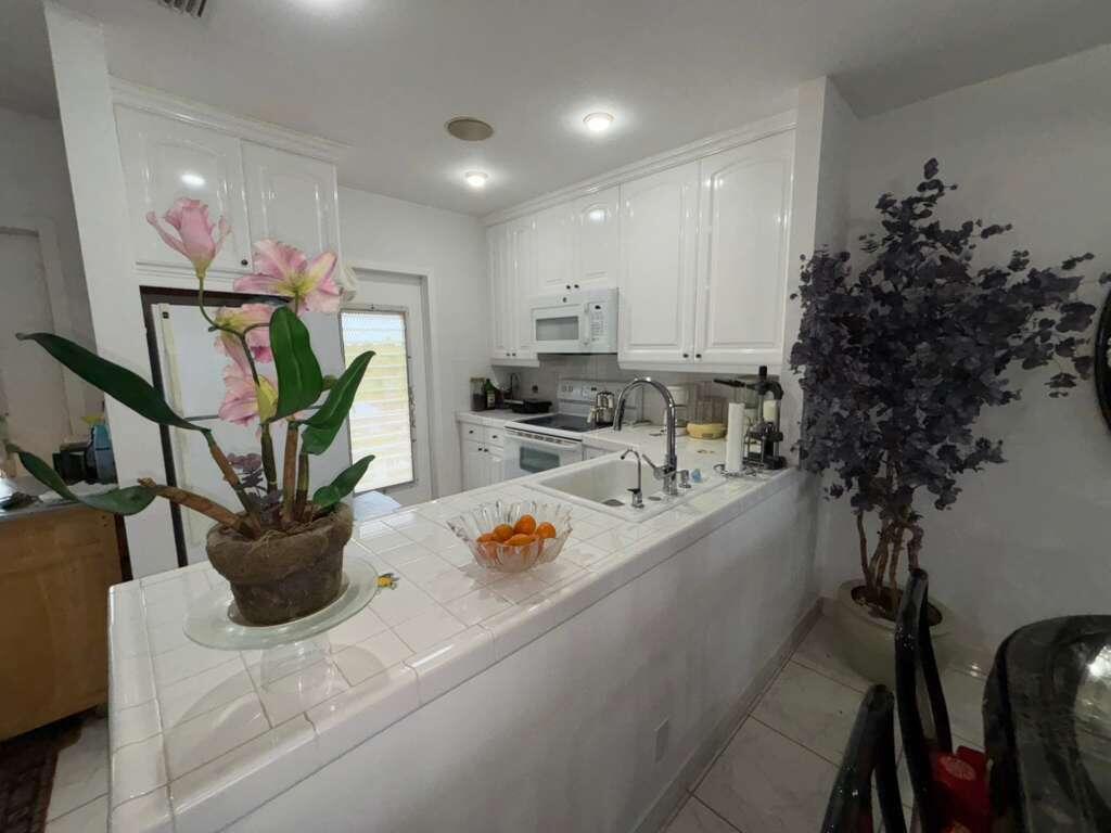 4706 NW 36th Street 605, Lauderdale Lakes, FL 33319, Lauderdale Lakes - Photo 5