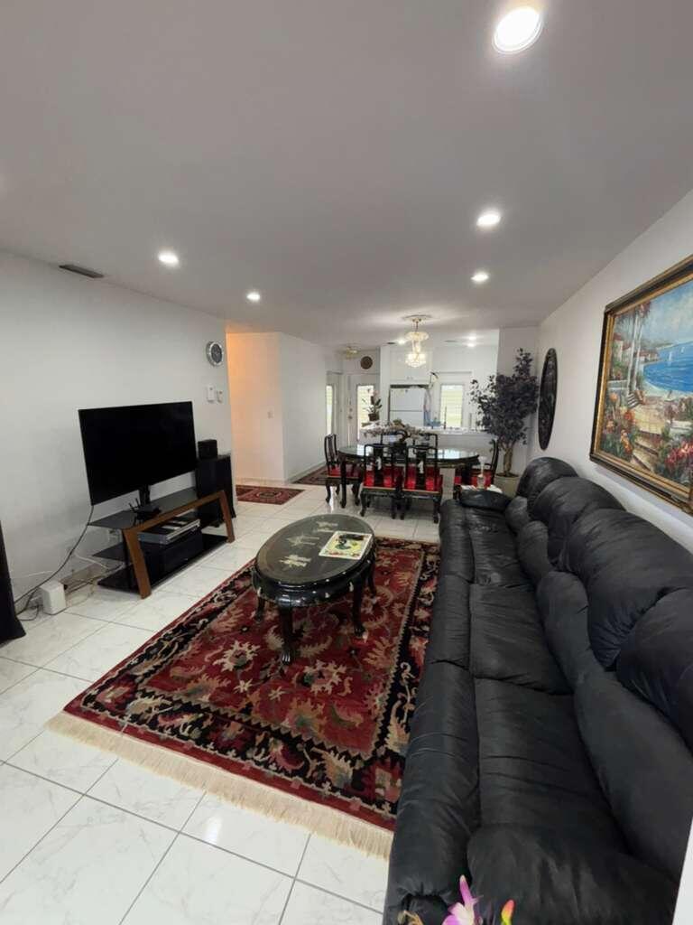 4706 NW 36th Street 605, Lauderdale Lakes, FL 33319, Lauderdale Lakes - Photo 3