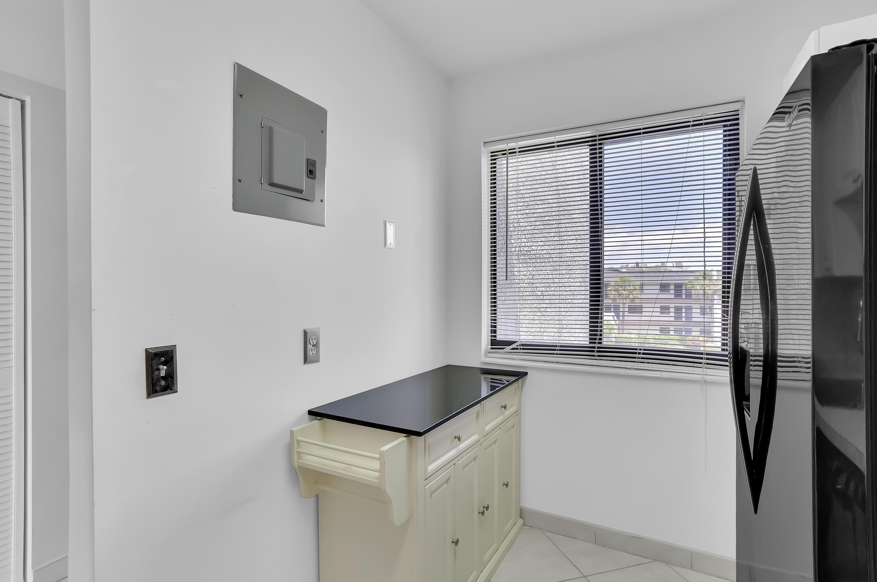 4290 Deste Court 301, Lake Worth, FL 33467, Lake Worth - Photo 4