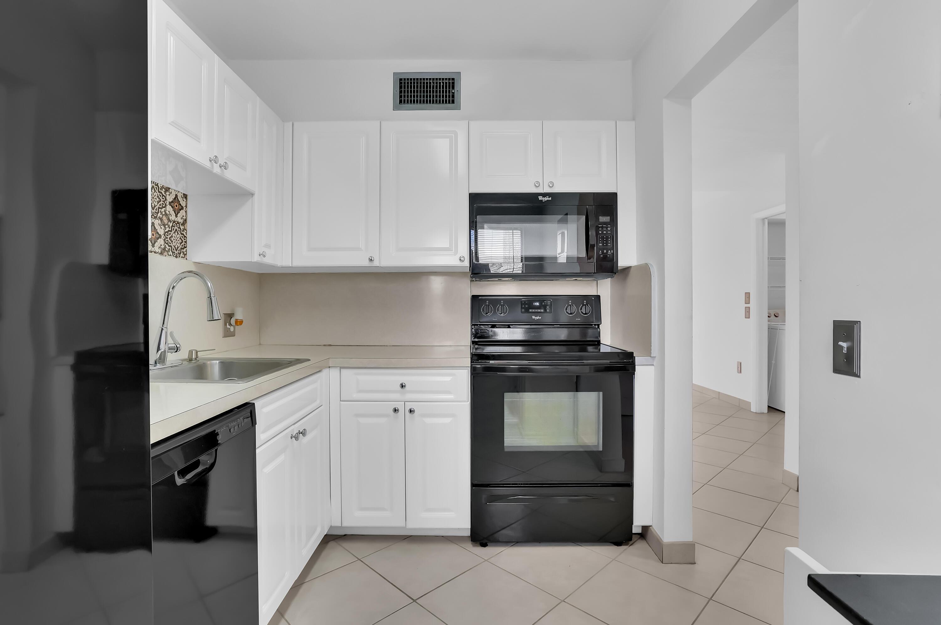 4290 Deste Court 301, Lake Worth, FL 33467, Lake Worth - Photo 5