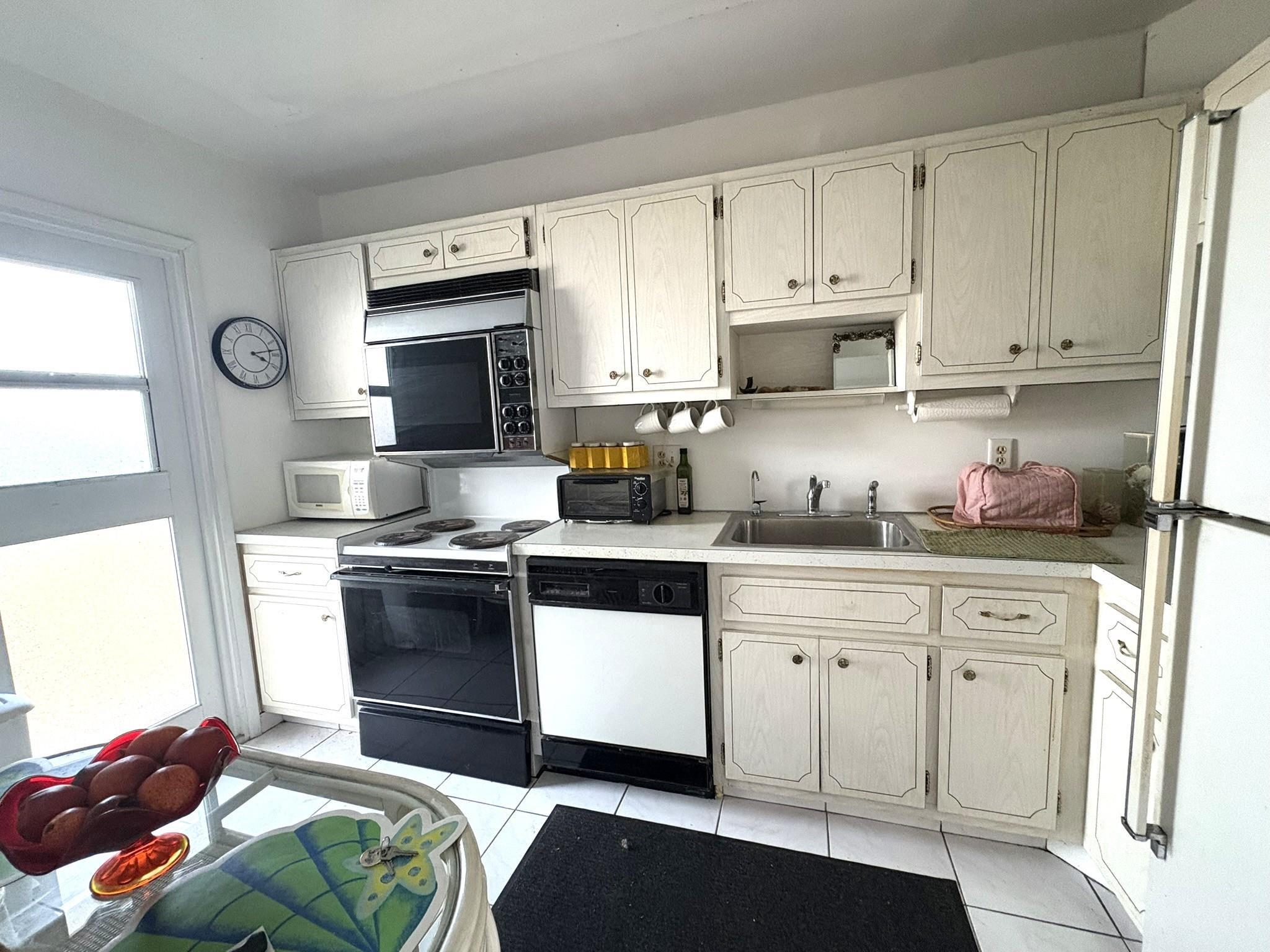 2350 NE 14th Street 303, Pompano Beach, FL 33062, Pompano Beach - Photo 3