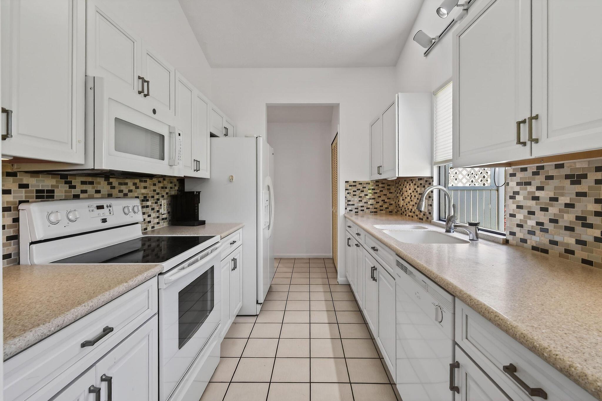 13196 SE Point O Woods Court, Hobe Sound, FL 33455, Hobe Sound - Photo 2