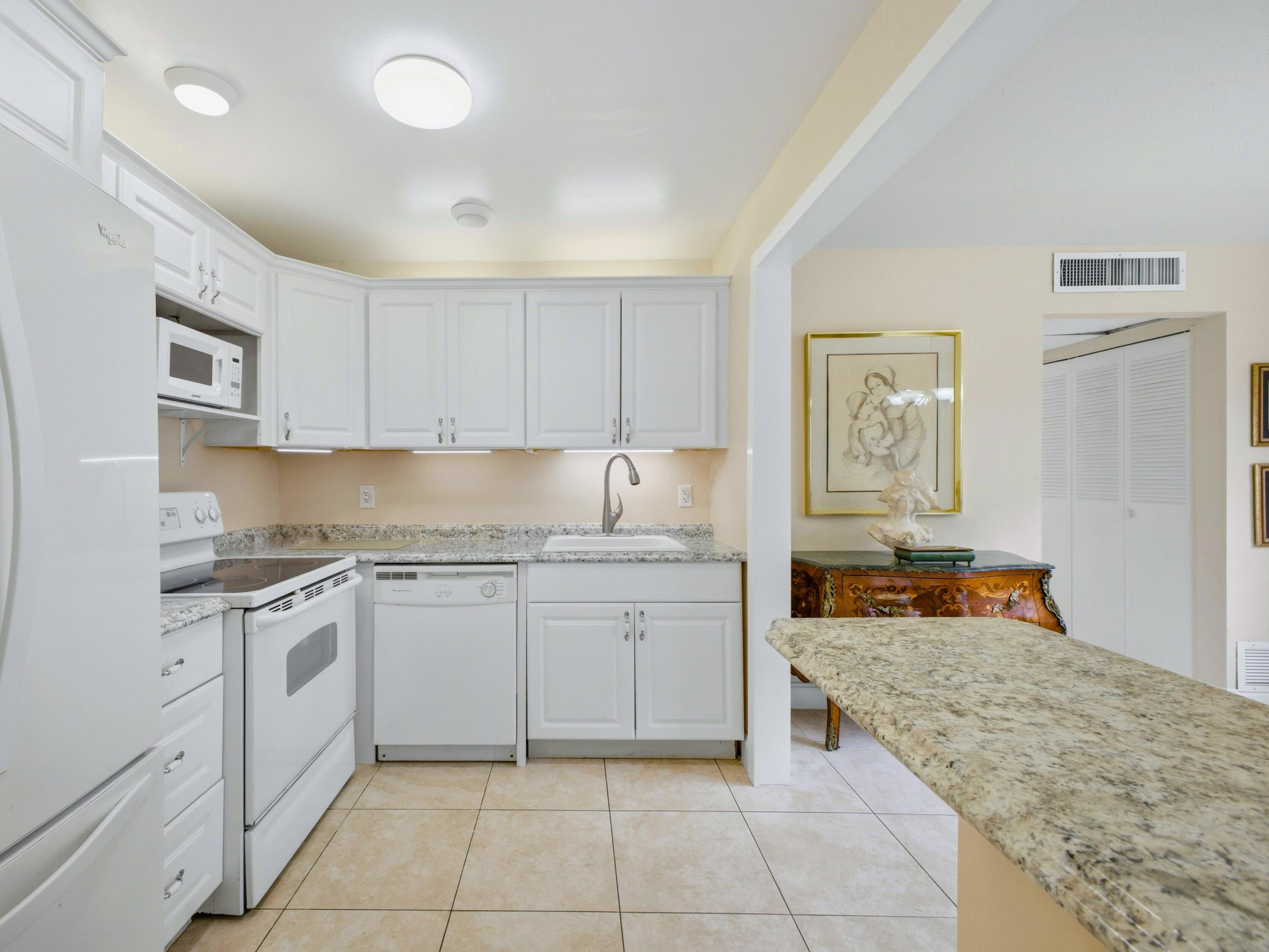154 Tuscany C, Delray Beach, FL 33446, Delray Beach - Photo 2