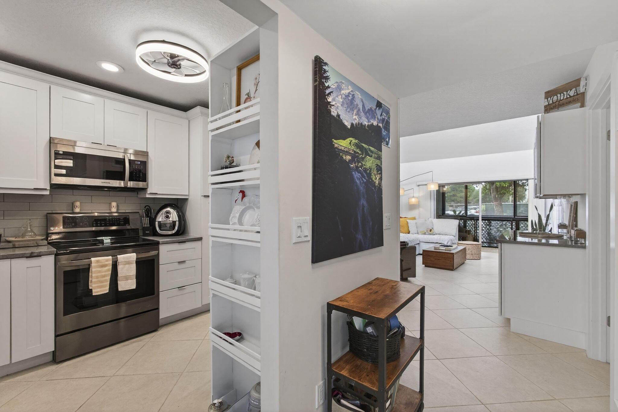 2532 S Boundbrook Dr S S 102, Palm Springs, FL 33406, Palm Springs - Photo 3