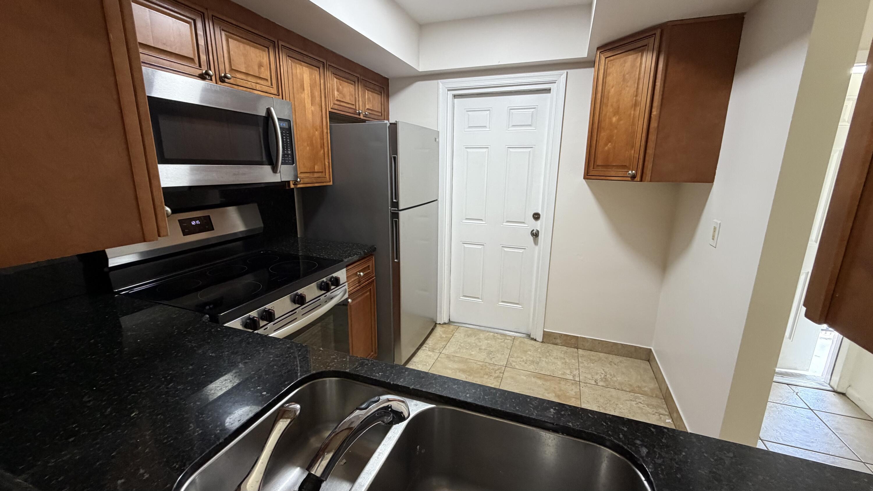 4061 NW 9th Avenue 206, Deerfield Beach, FL 33064, Deerfield Beach - Photo 3