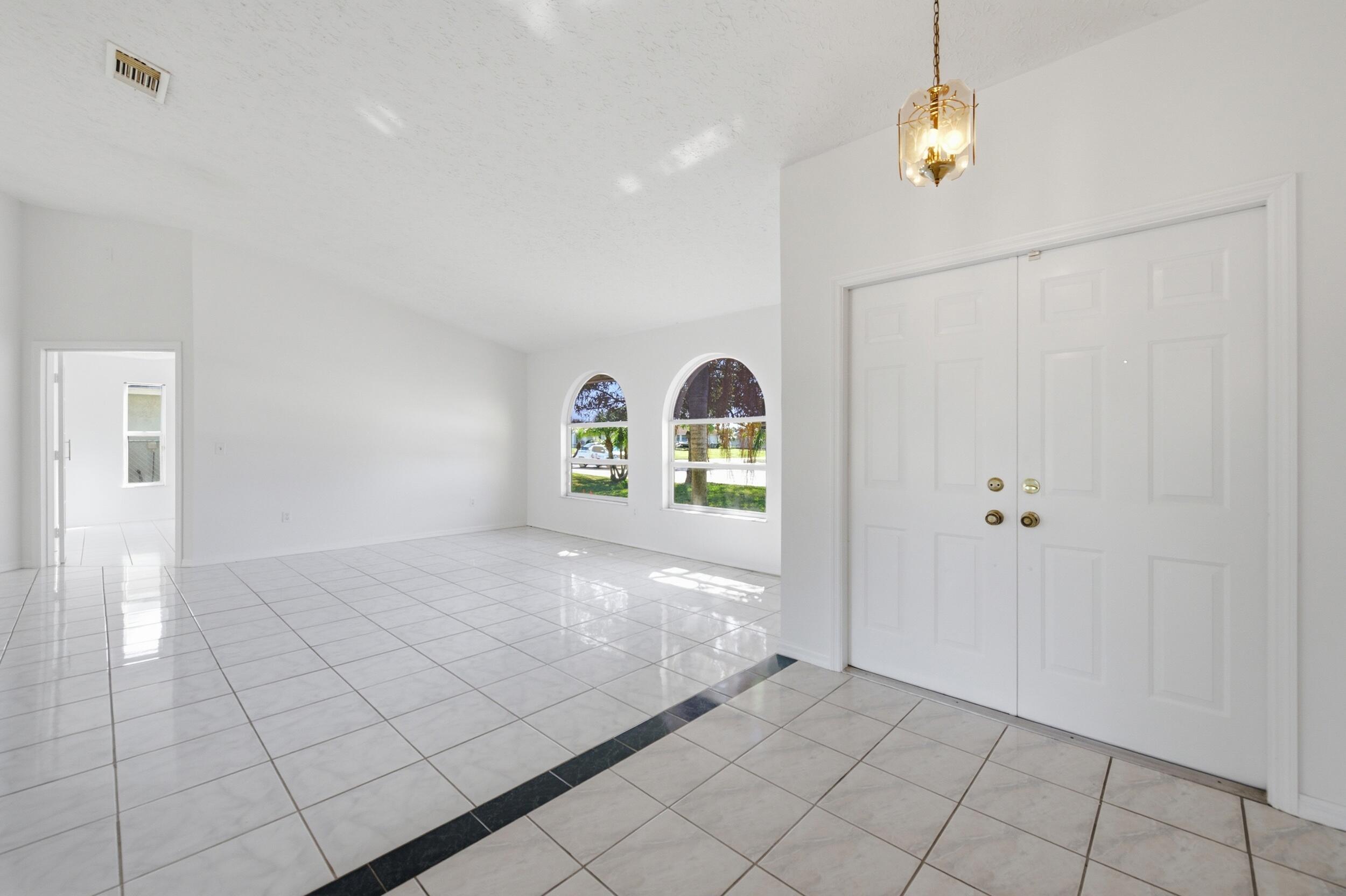 1371 SE Airoso Boulevard, Port St. Lucie, FL 34983, Port St. Lucie - Photo 3