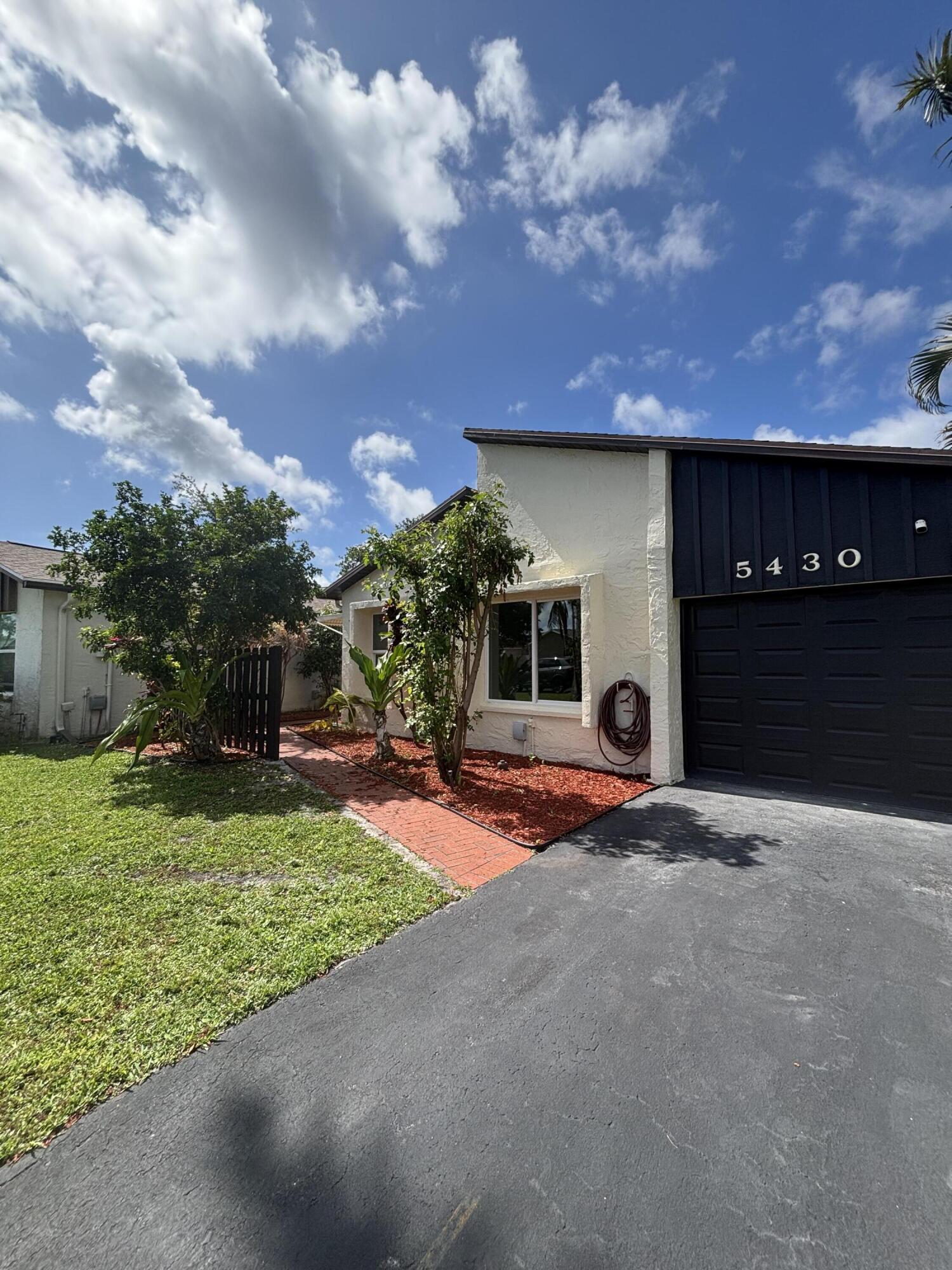 5430 Mirror Lakes Boulevard, Boynton Beach, FL 33472, Boynton Beach - Photo 3