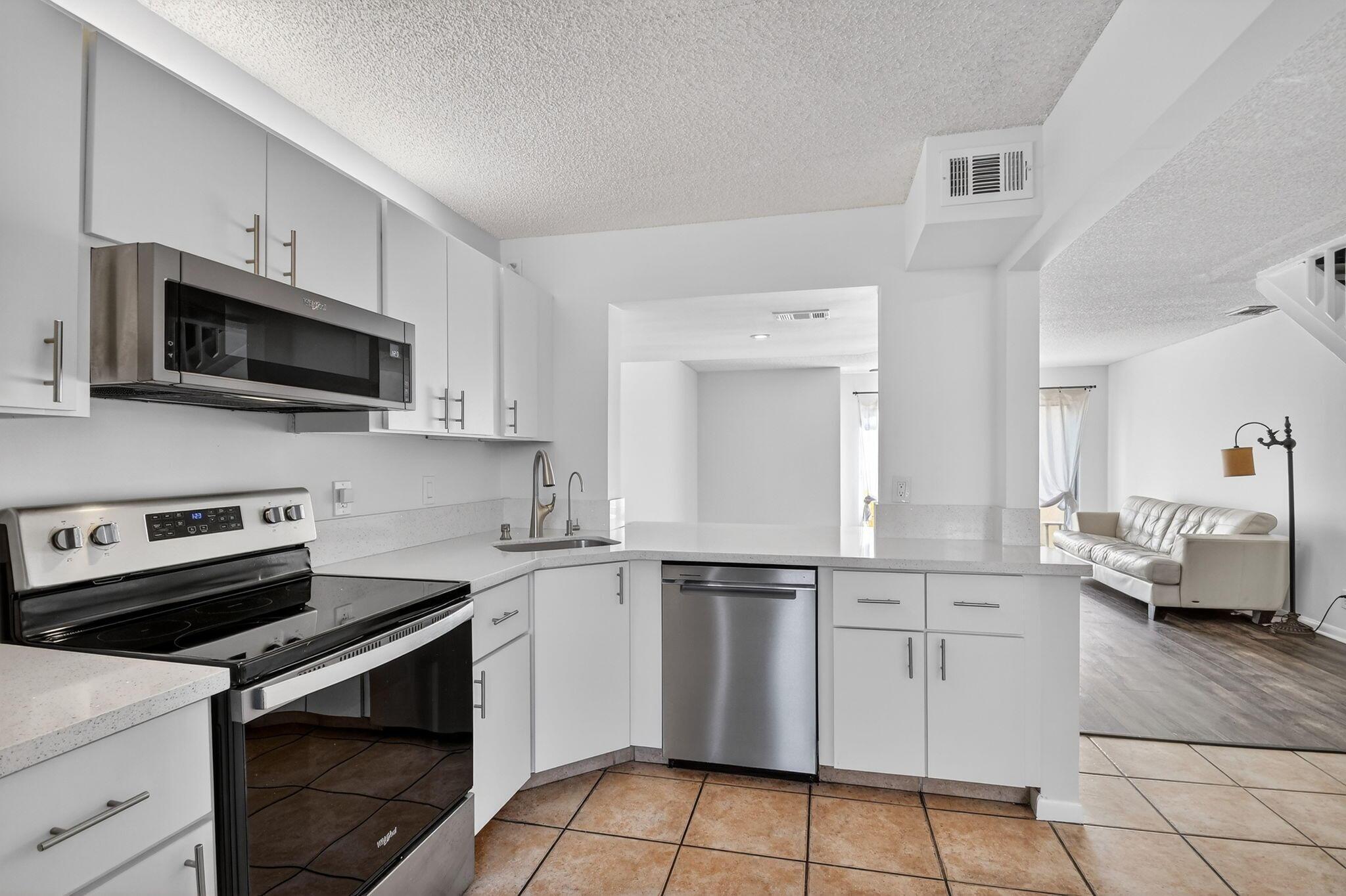 212 Foxtail Drive G, Greenacres, FL 33415, Greenacres - Photo 2