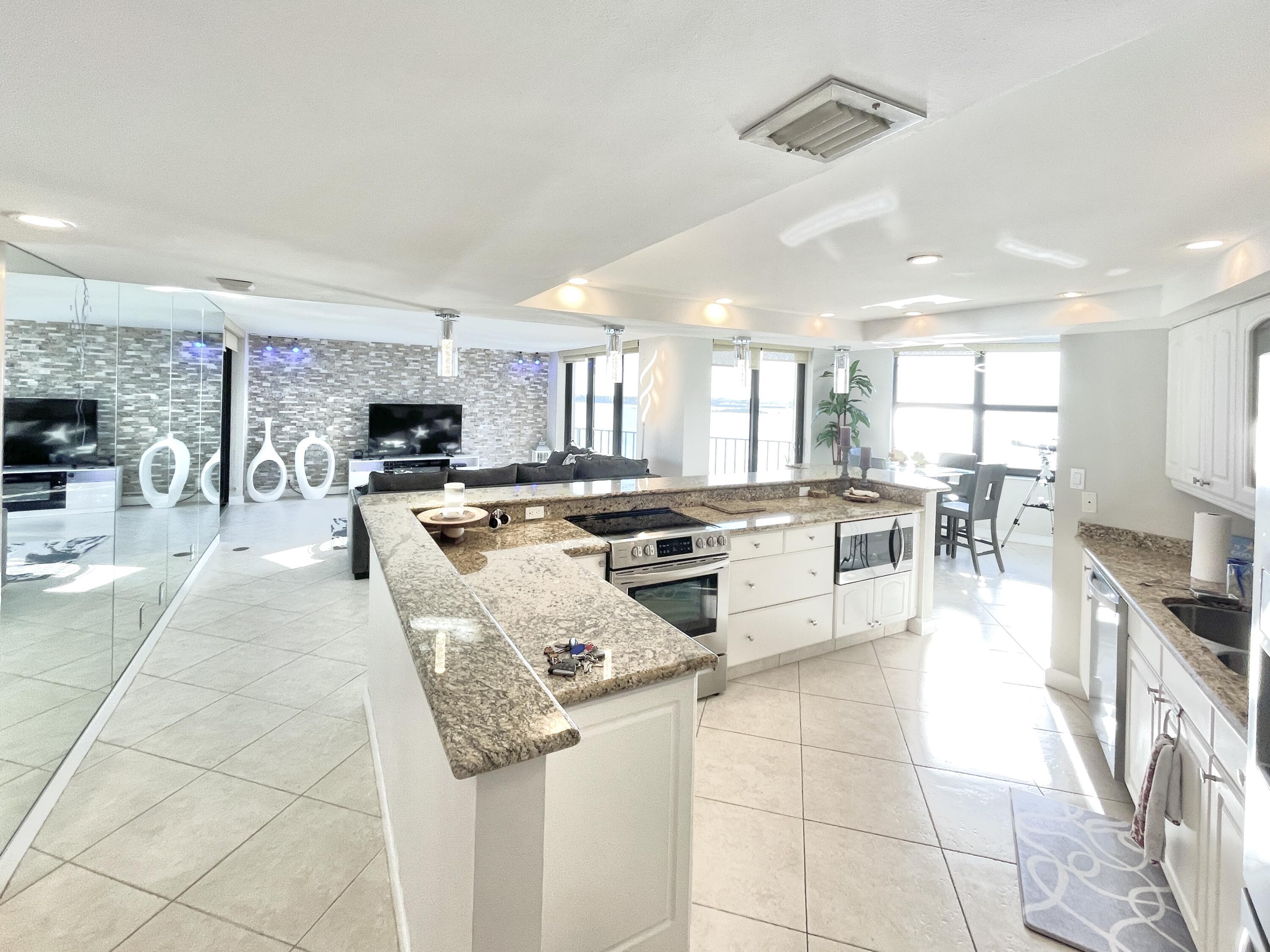 5420 N Ocean Drive 906, Singer Island, FL 33404, Singer Island - Photo 5