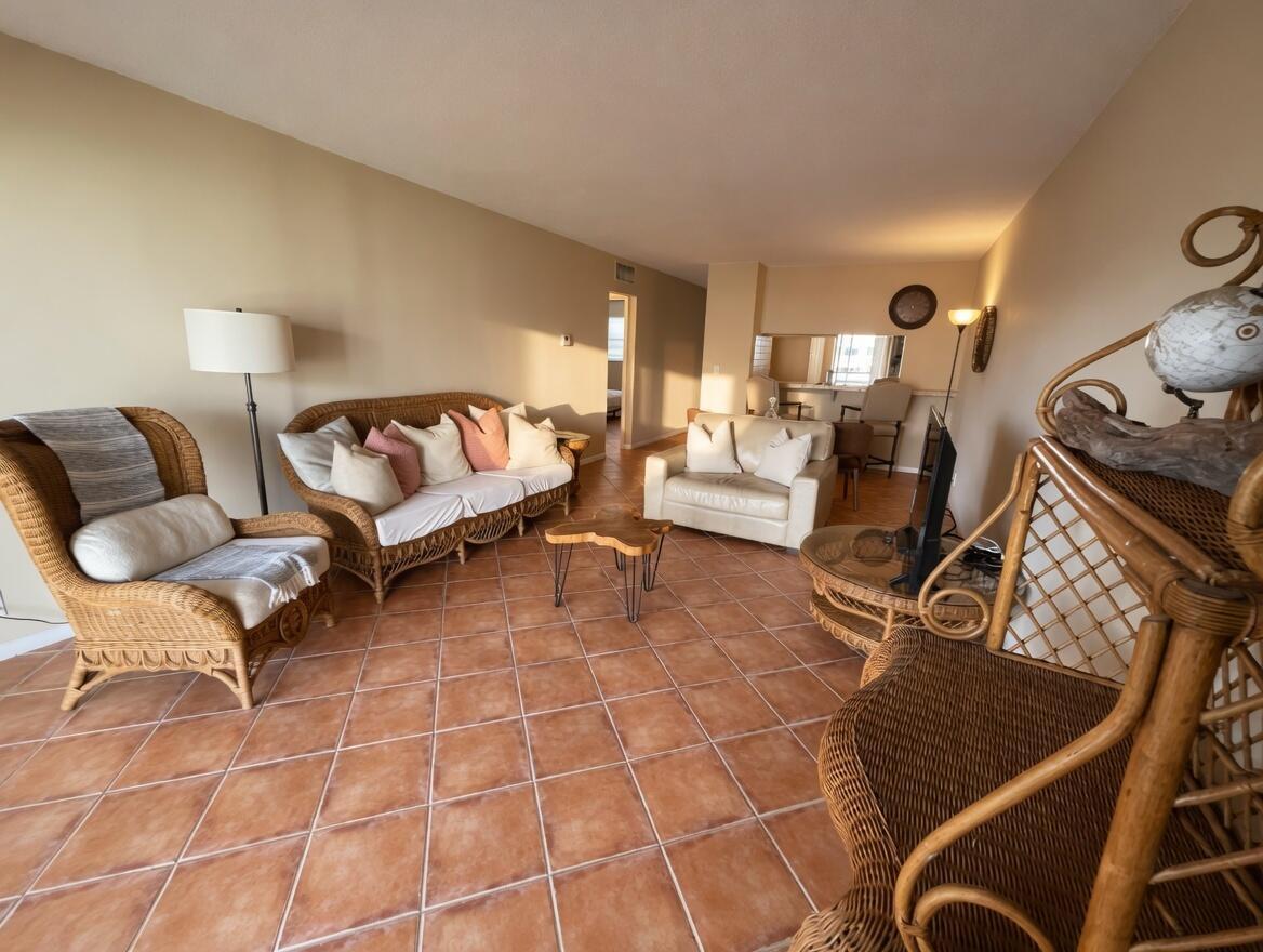 1430 S Lakeside Drive 22, Lake Worth Beach, FL 33460, Lake Worth Beach - Photo 2
