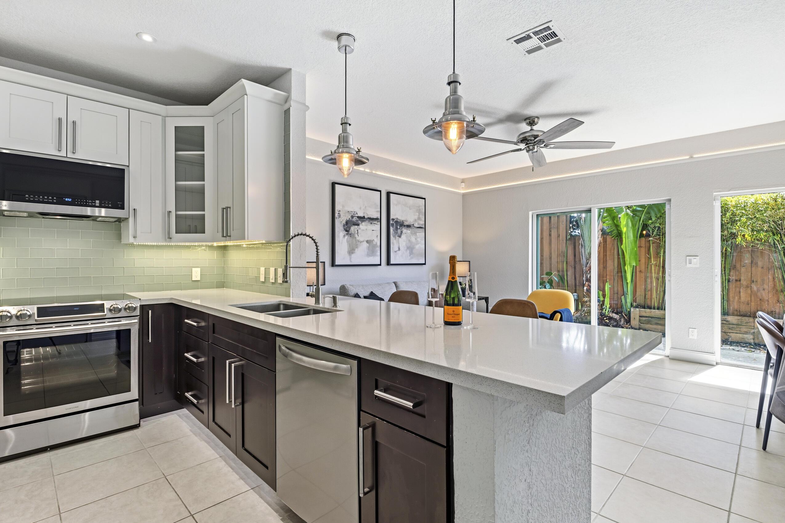 1741 NE 4th Avenue F5, Fort Lauderdale, FL 33305, Fort Lauderdale - Photo 3