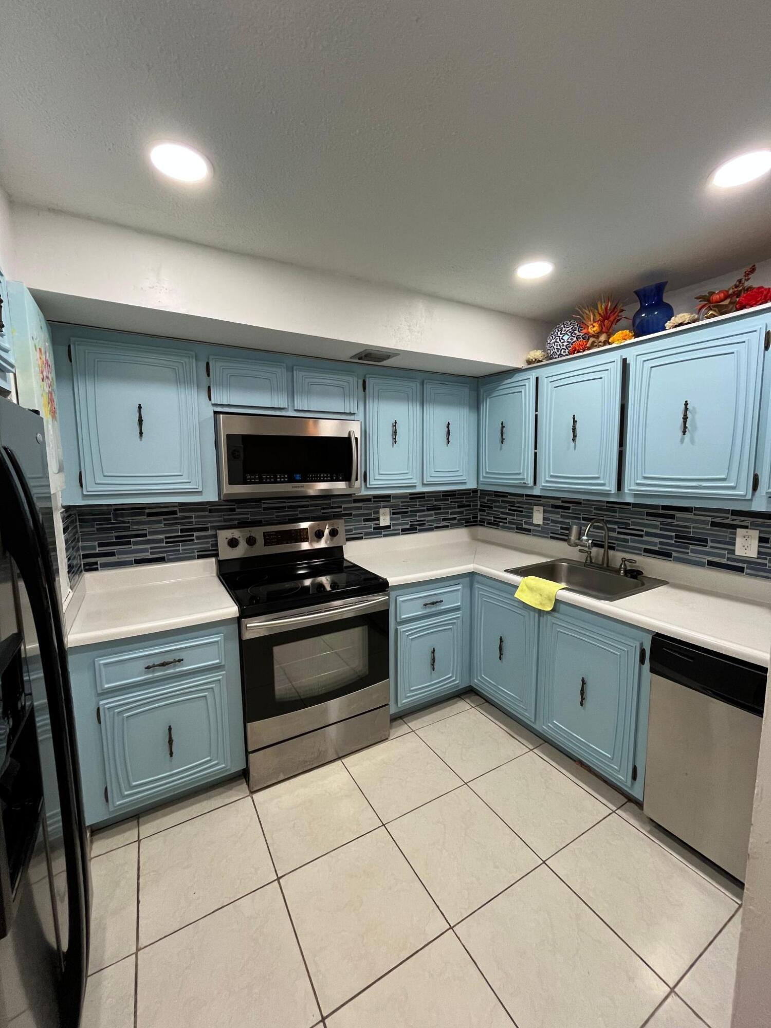 7041 Environ Boulevard 127, Lauderhill, FL 33319, Lauderhill