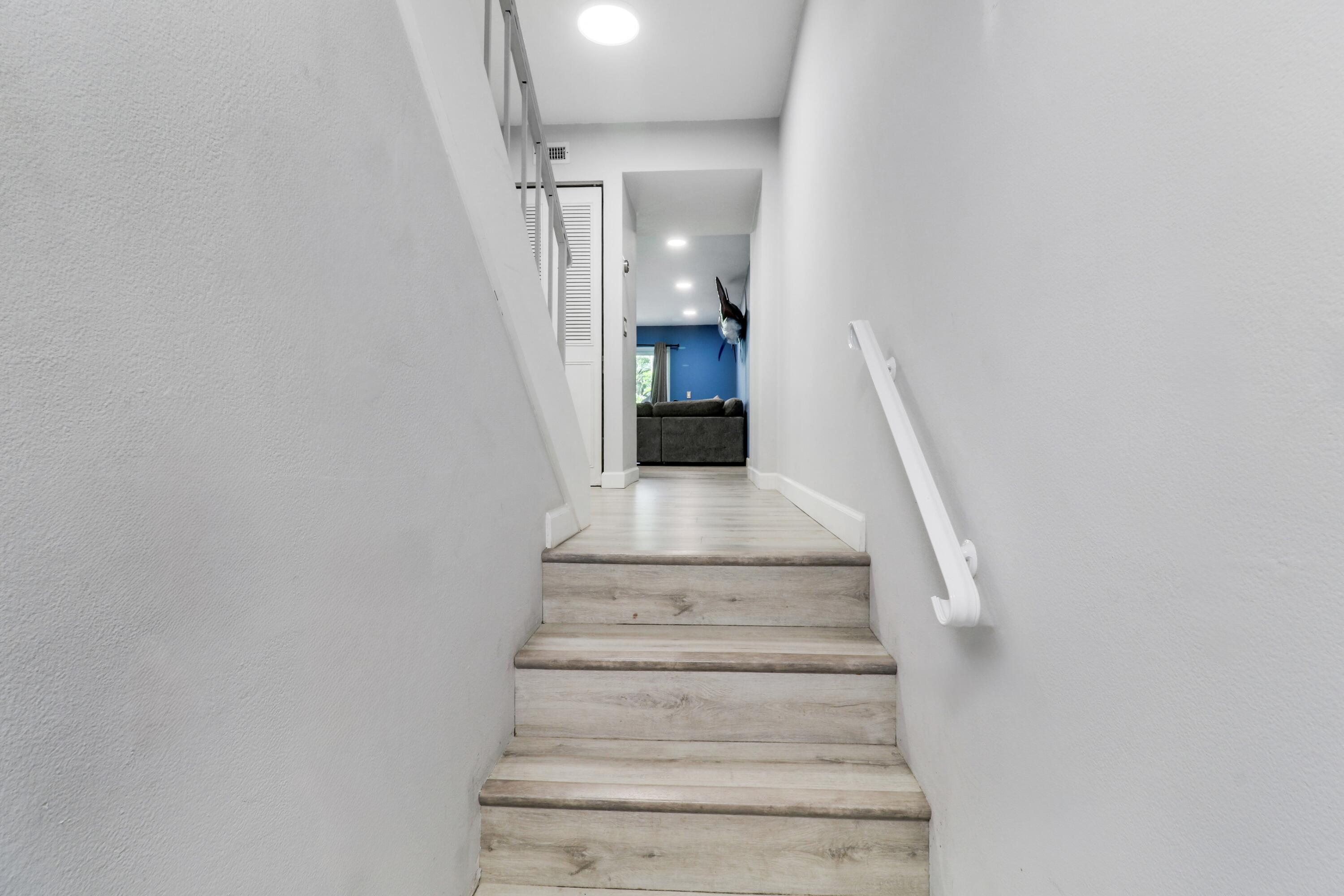 384 Golfview Road D, North Palm Beach, FL 33408, North Palm Beach - Photo 4