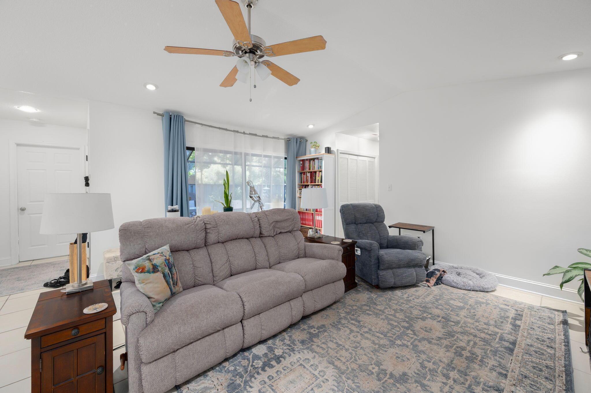 1433 Captains Walk 18d, Fort Pierce, FL 34950, Fort Pierce - Photo 3