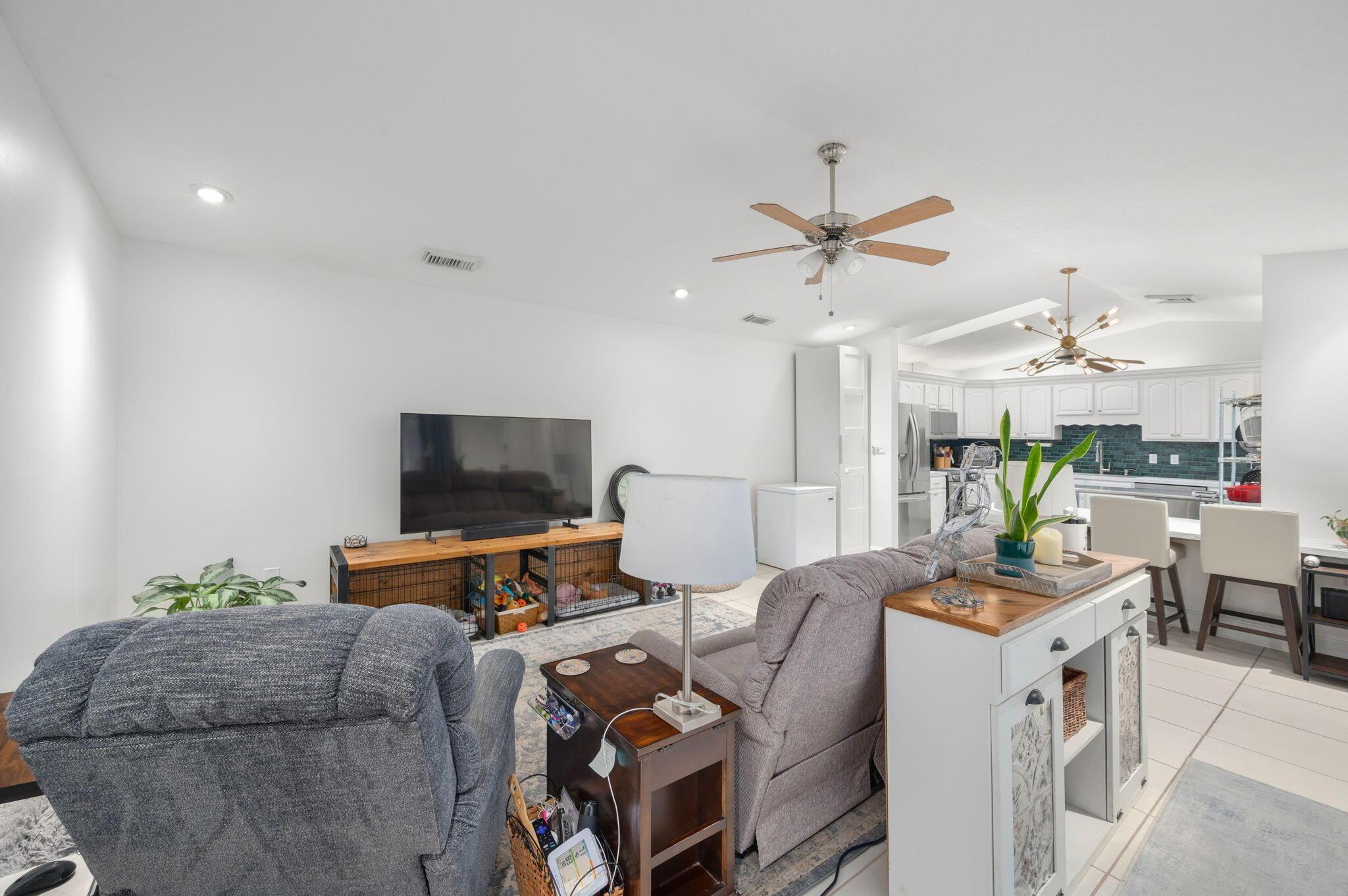 1433 Captains Walk 18d, Fort Pierce, FL 34950, Fort Pierce - Photo 4