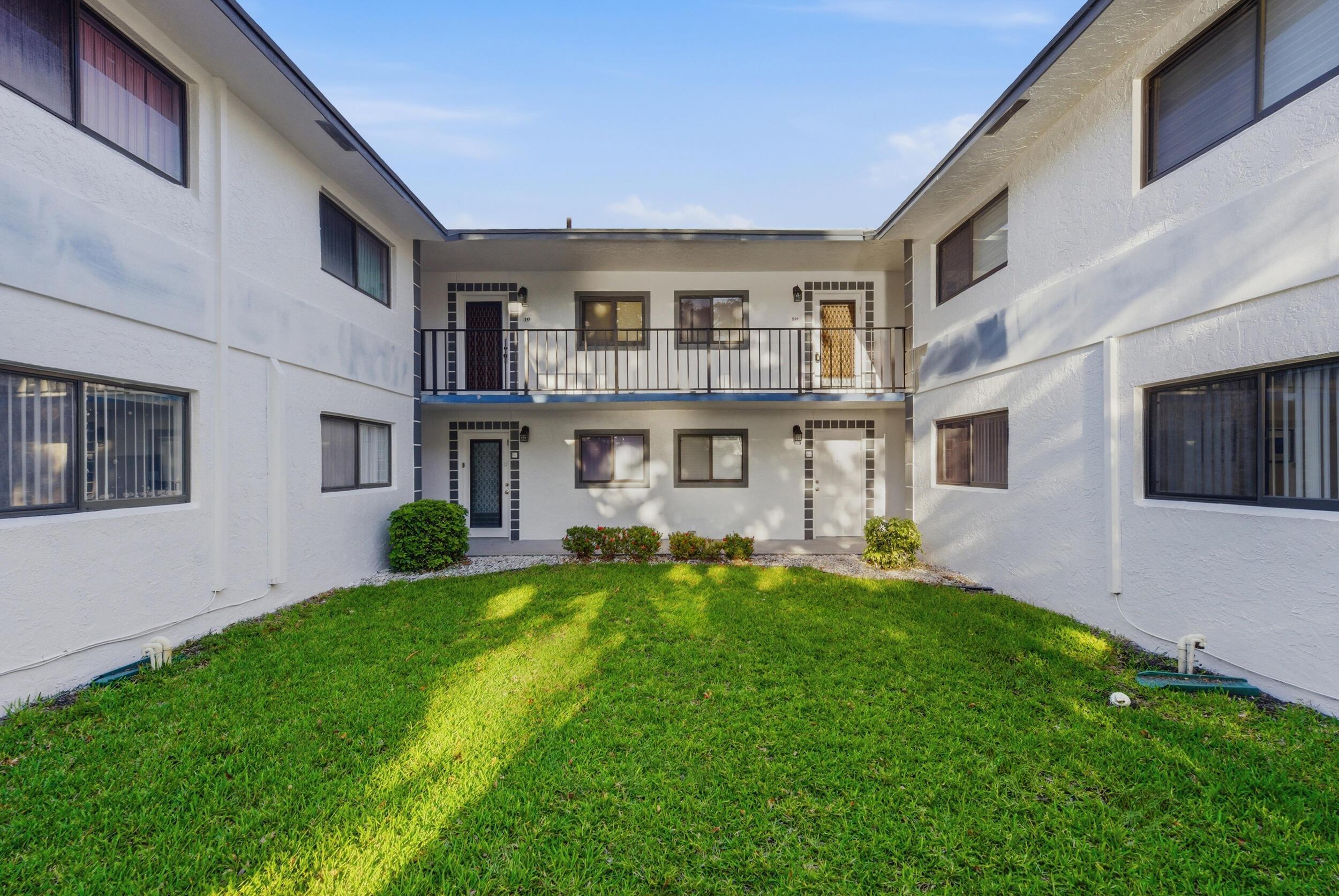 15301 Pembridge Avenue 44, Delray Beach, FL 33484, Delray Beach - Photo 2