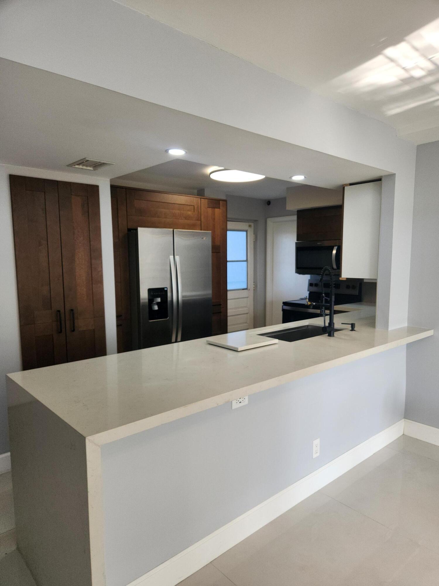 5301 NW 2nd Avenue Apt 307, Boca Raton, FL 33487, Boca Raton - Photo 2
