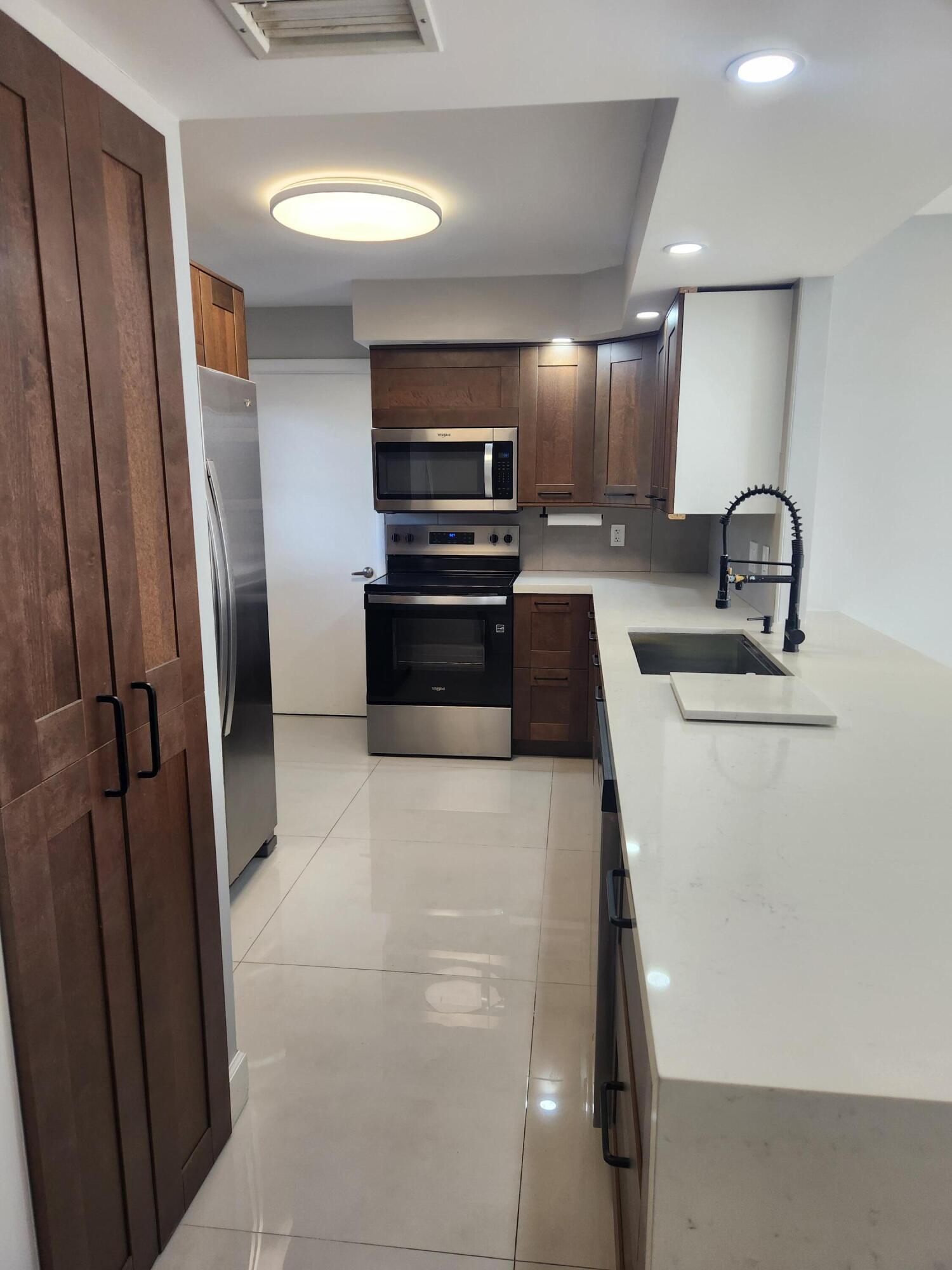 5301 NW 2nd Avenue Apt 307, Boca Raton, FL 33487, Boca Raton - Photo 3