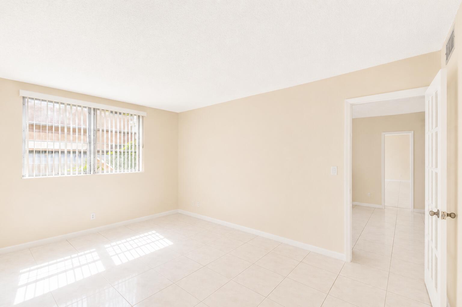 3090 NW 46th Avenue 105c, Lauderdale Lakes, FL 33313, Lauderdale Lakes - Photo 3