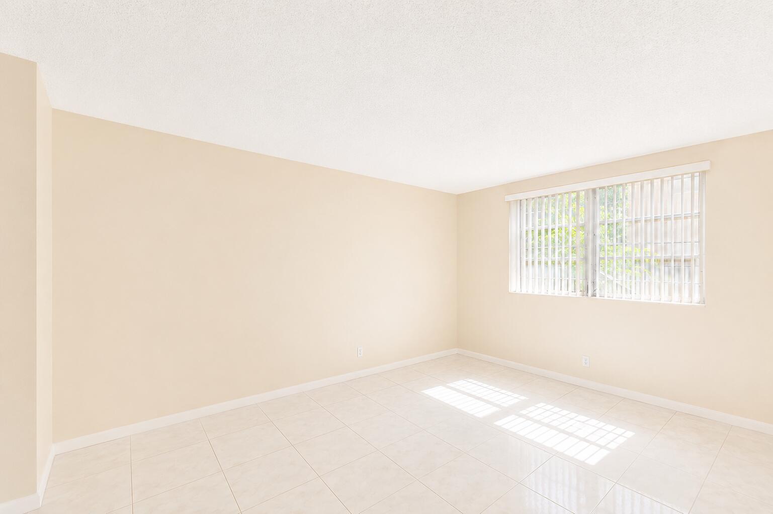 3090 NW 46th Avenue 105c, Lauderdale Lakes, FL 33313, Lauderdale Lakes - Photo 4