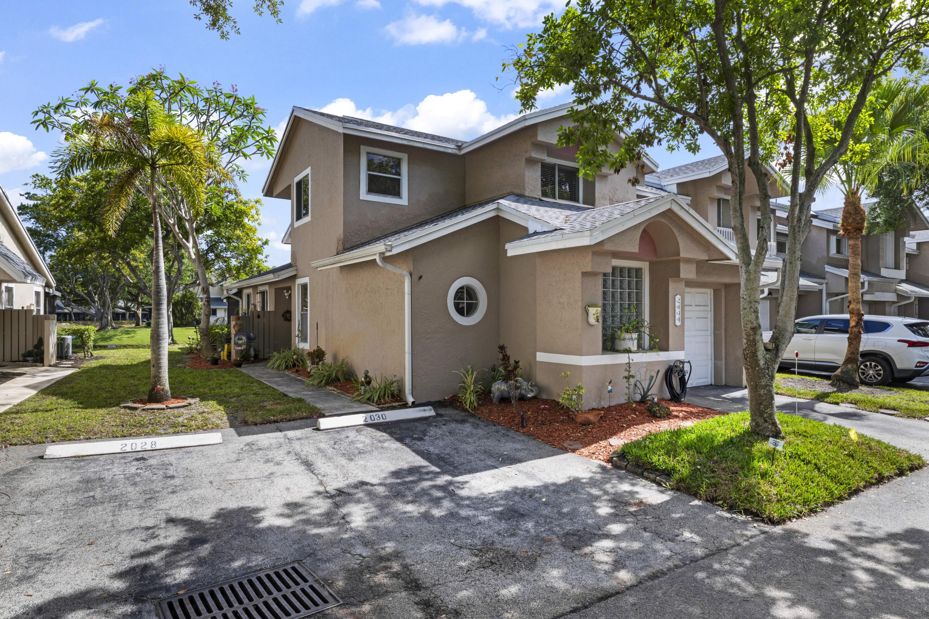 2030 Discovery Circle E, Deerfield Beach, FL 33442, Deerfield Beach - Photo 3