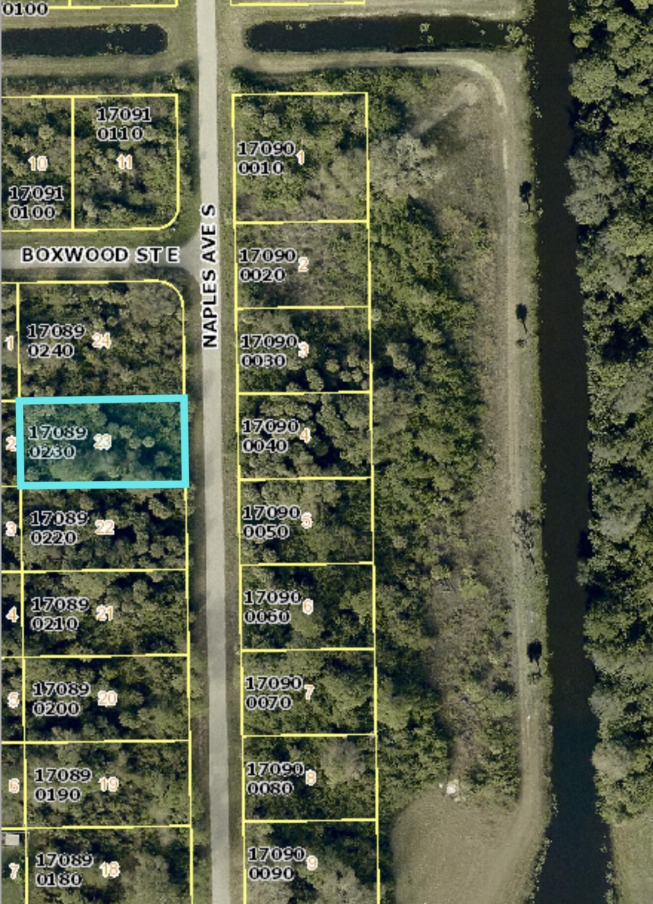636 Naples Avenue S, Lehigh Acres, FL 33974, Lehigh Acres - Photo 4