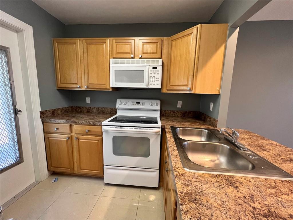 610 SE 2nd Avenue L21, Deerfield Beach, FL 33441, Deerfield Beach - Photo 2
