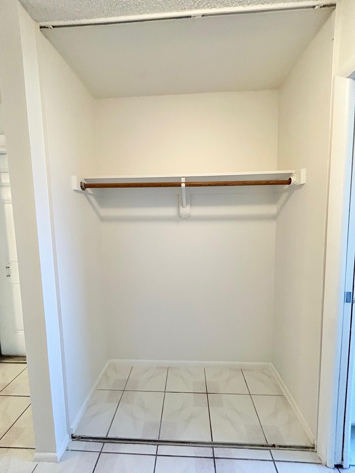 2911 Ashley Dr W J, West Palm Beach, FL 33415, West Palm Beach - Photo 4