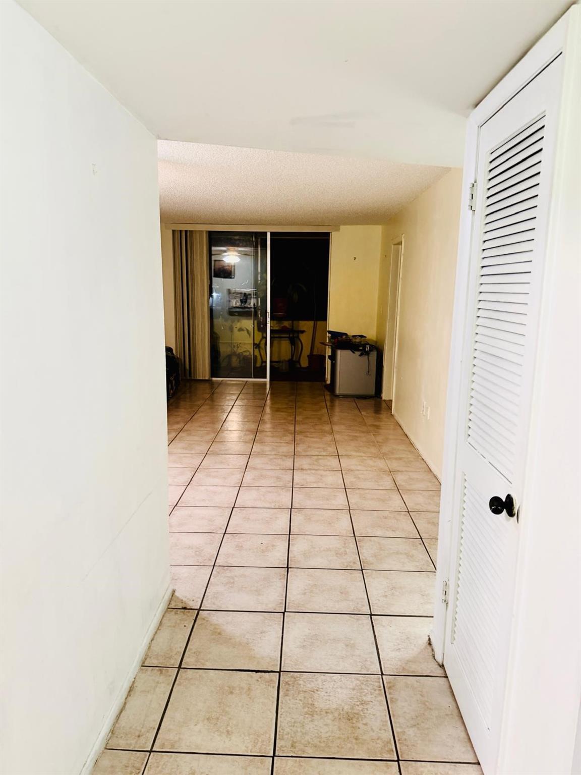 8460 Sunrise Lakes Boulevard 202, Sunrise, FL 33322, Sunrise - Photo 5