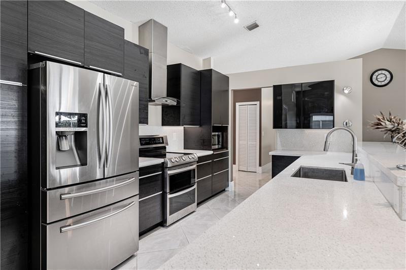 7200 SW 20th Street, Plantation, FL 33317, Plantation - Photo 3