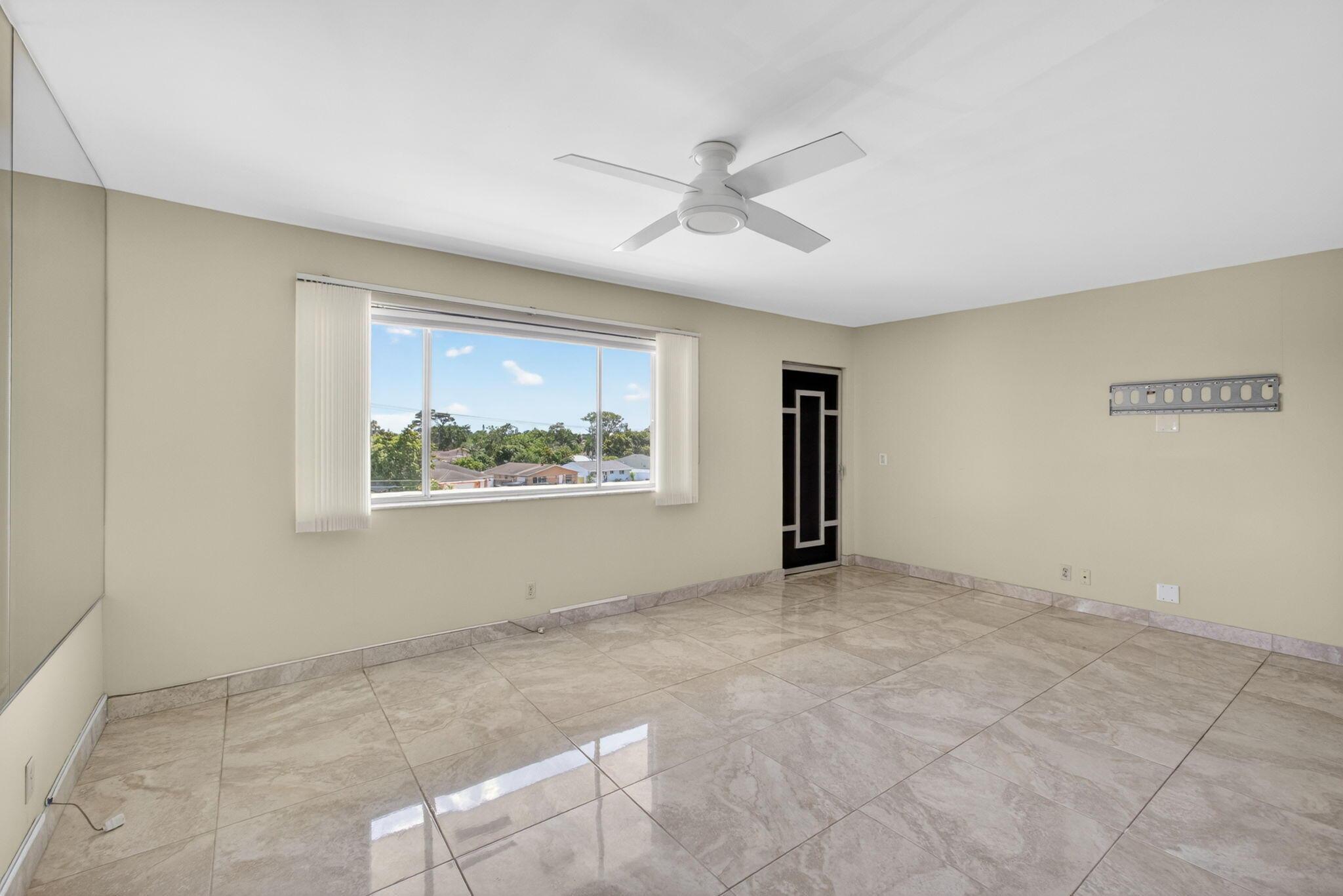300 S Village Green Cir Circle S 420, Palm Springs, FL 33461, Palm Springs - Photo 3