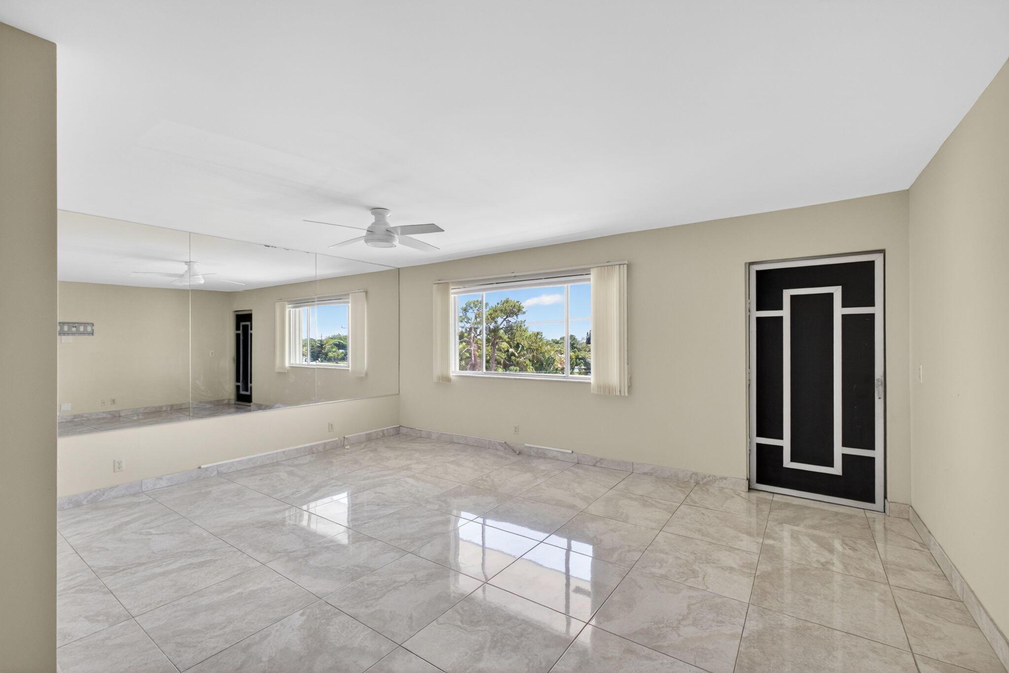 300 S Village Green Cir Circle S 420, Palm Springs, FL 33461, Palm Springs - Photo 4