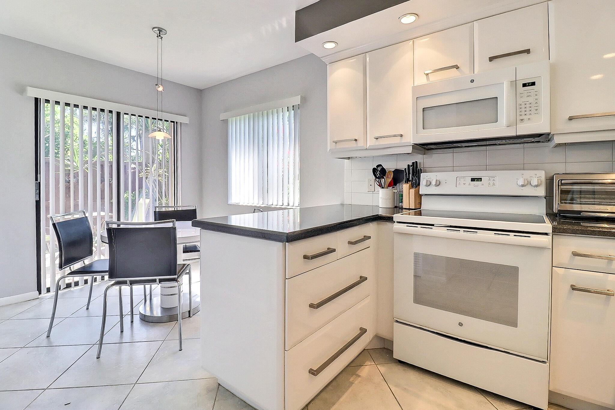 5172 S Fountains Dr Drive S, Lake Worth, FL 33467, Lake Worth - Photo 2