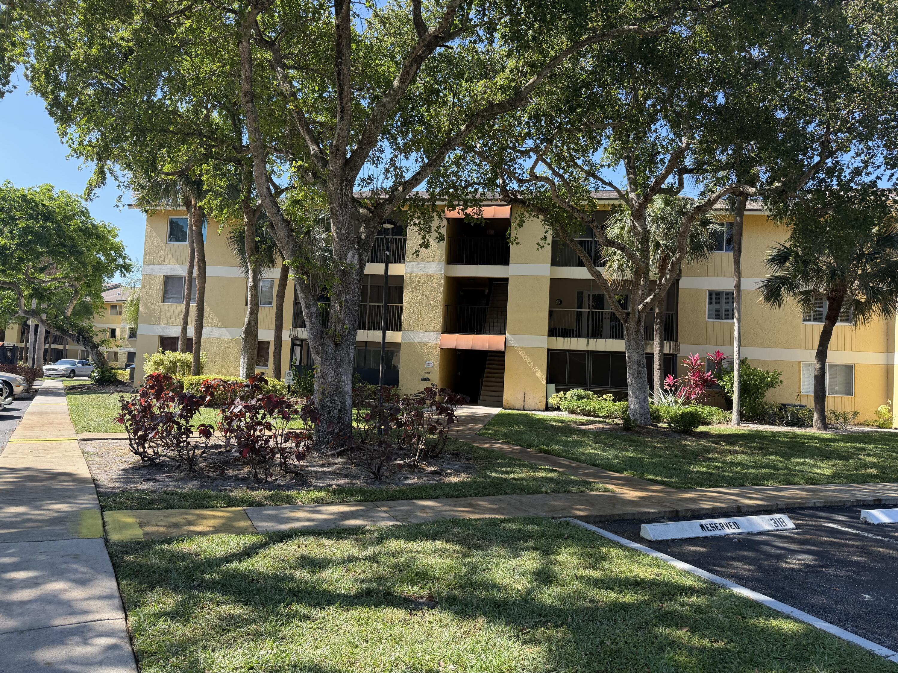 3017 N Oakland Forest Drive 106, Oakland Park, FL 33309, Oakland Park