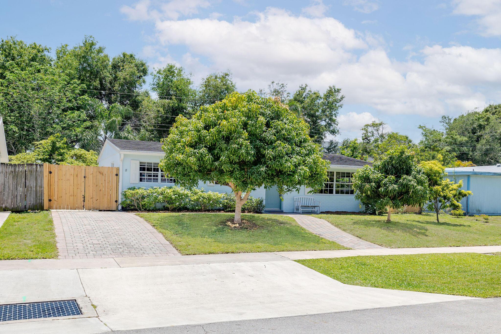 4366 Bamboo Drive, Palm Beach Gardens, FL 33410, Palm Beach Gardens - Photo 2
