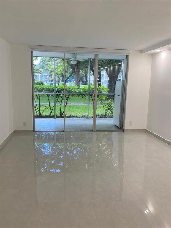 2600 NW 49th Avenue Apt 112, Lauderdale Lakes, FL 33313, Lauderdale Lakes - Photo 4