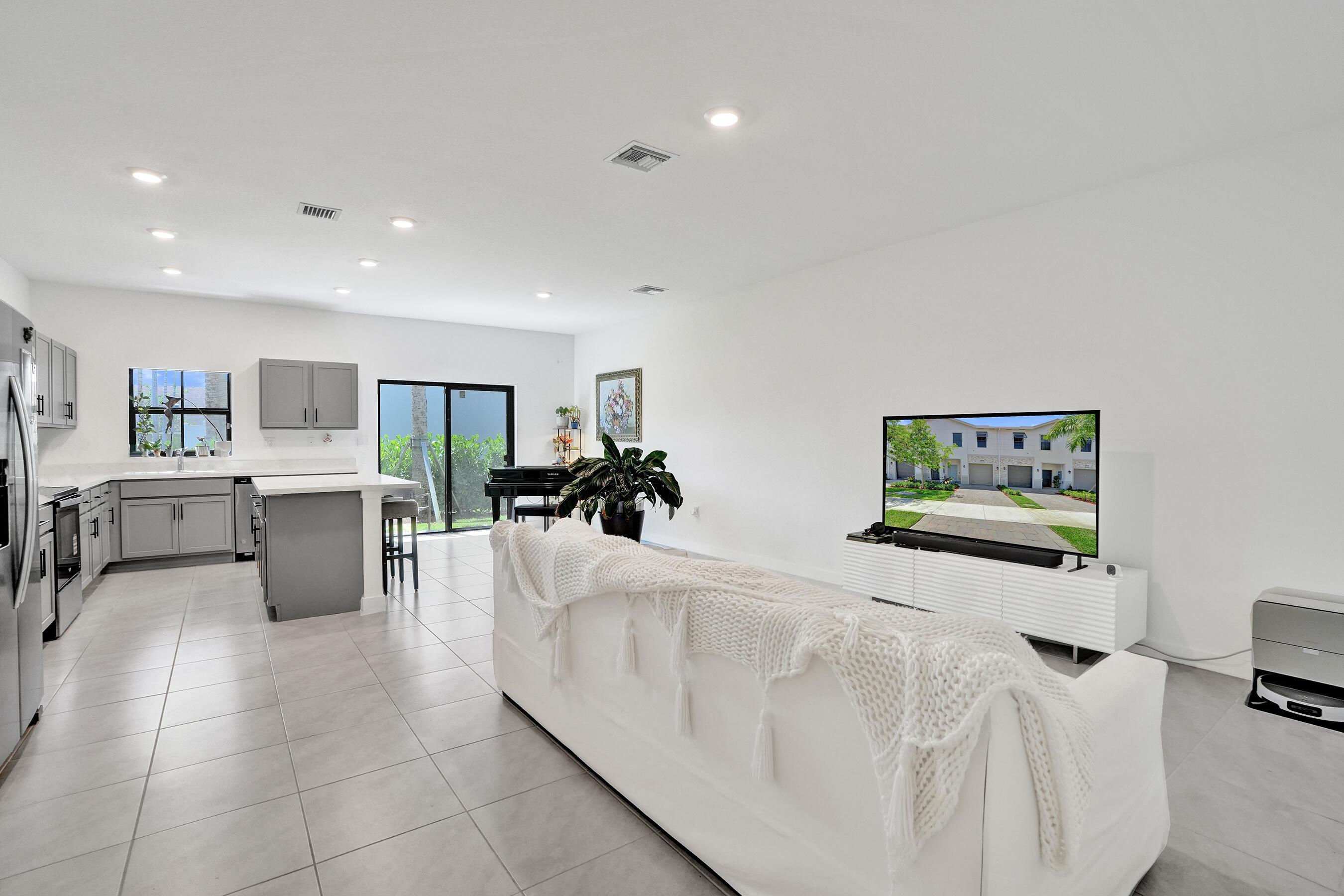 975 NW 3rd Terrace, Pompano Beach, FL 33060, Pompano Beach - Photo 3