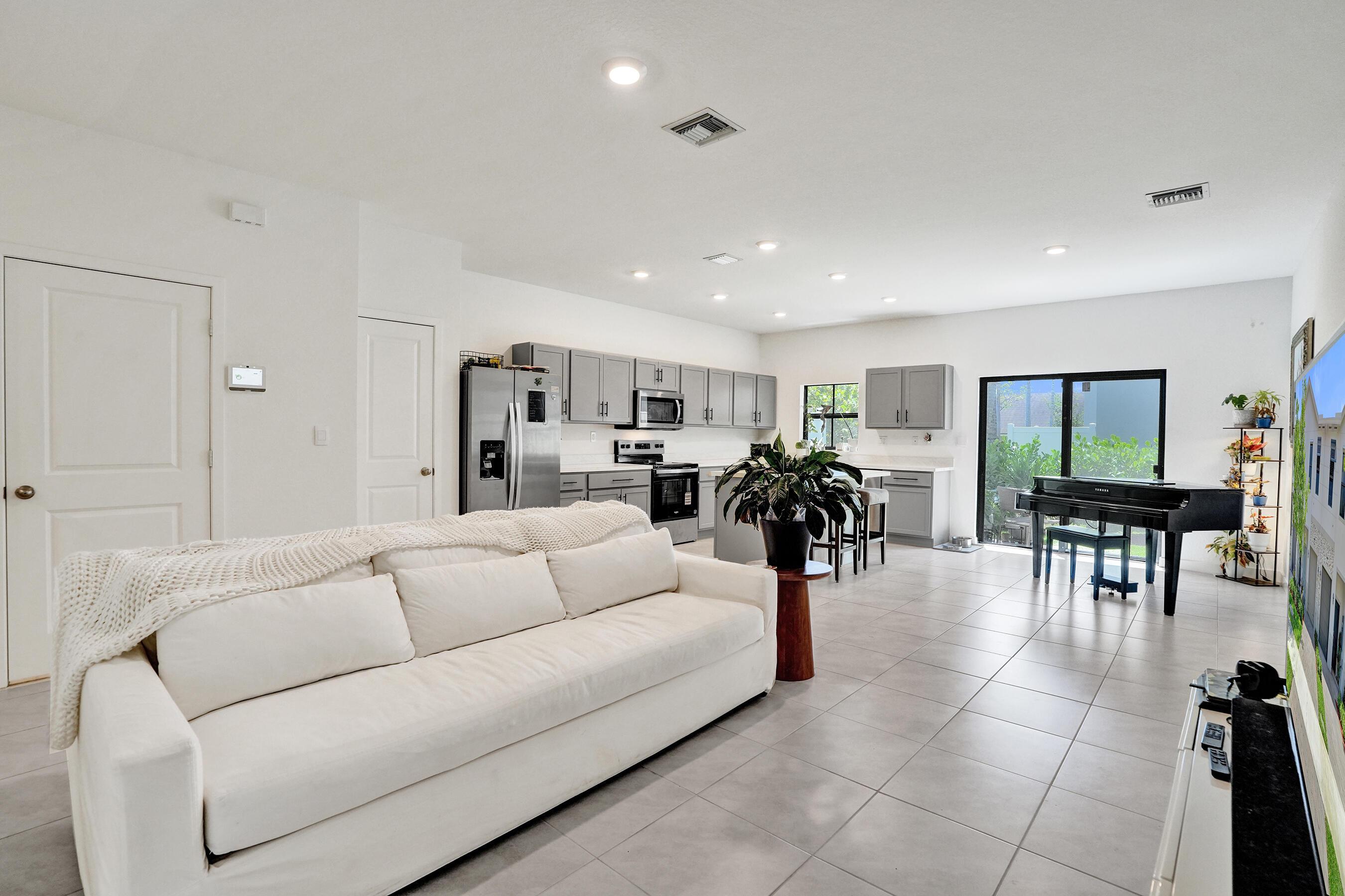 975 NW 3rd Terrace, Pompano Beach, FL 33060, Pompano Beach