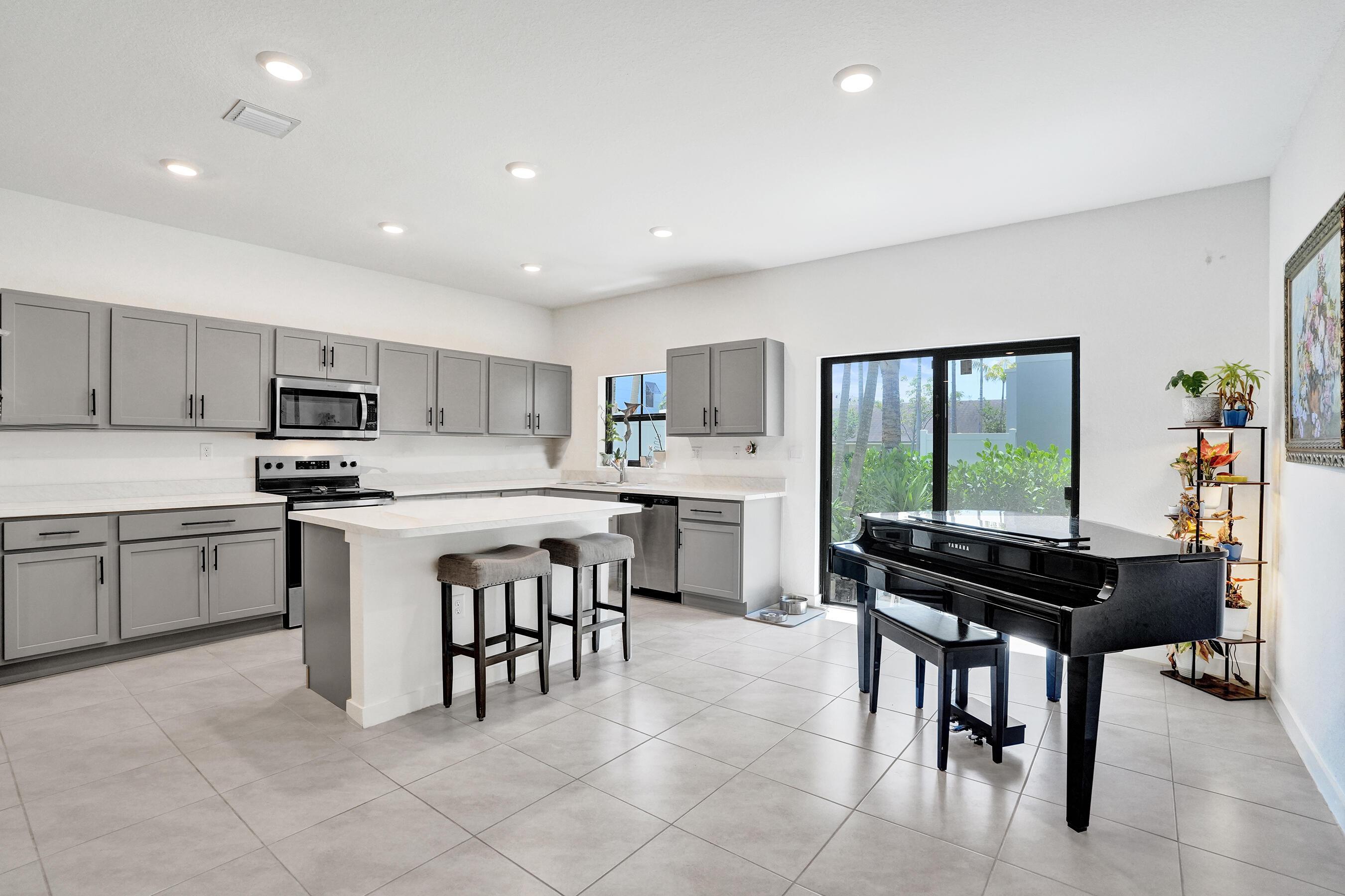 975 NW 3rd Terrace, Pompano Beach, FL 33060, Pompano Beach - Photo 2