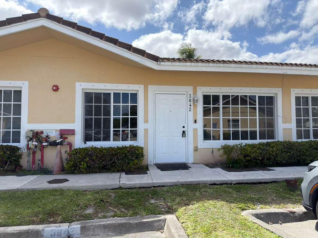 3842 SW 48th Avenue, Hollywood, FL 33023, Hollywood