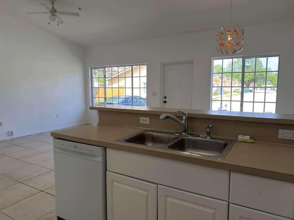 3842 SW 48th Avenue, Hollywood, FL 33023, Hollywood - Photo 5