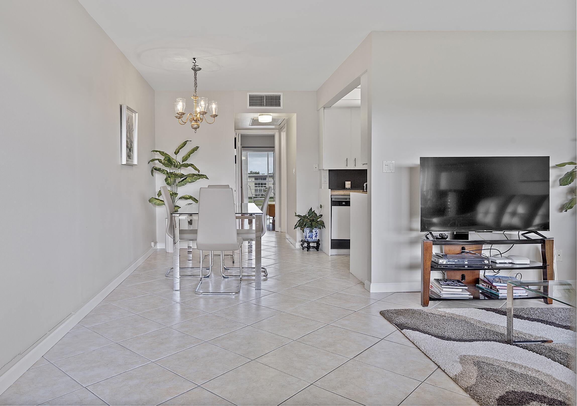 2905 Victoria Place G4, Coconut Creek, FL 33066, Coconut Creek - Photo 4