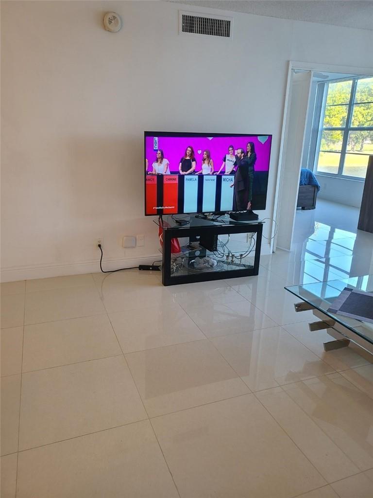 3091 N Course Drive 208, Pompano Beach, FL 33069, Pompano Beach - Photo 3