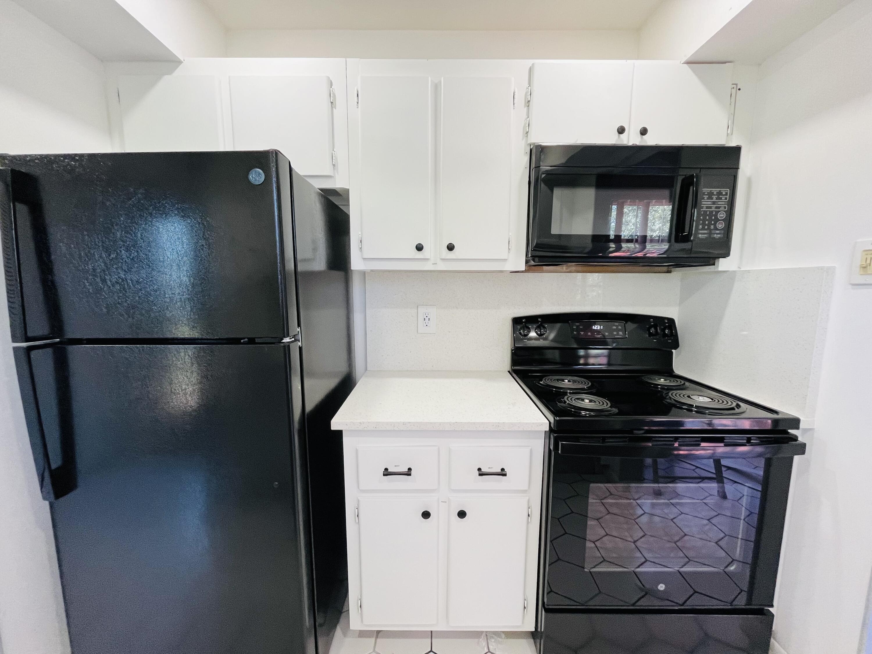 11 Golfs Edge E E, West Palm Beach, FL 33417, West Palm Beach - Photo 3