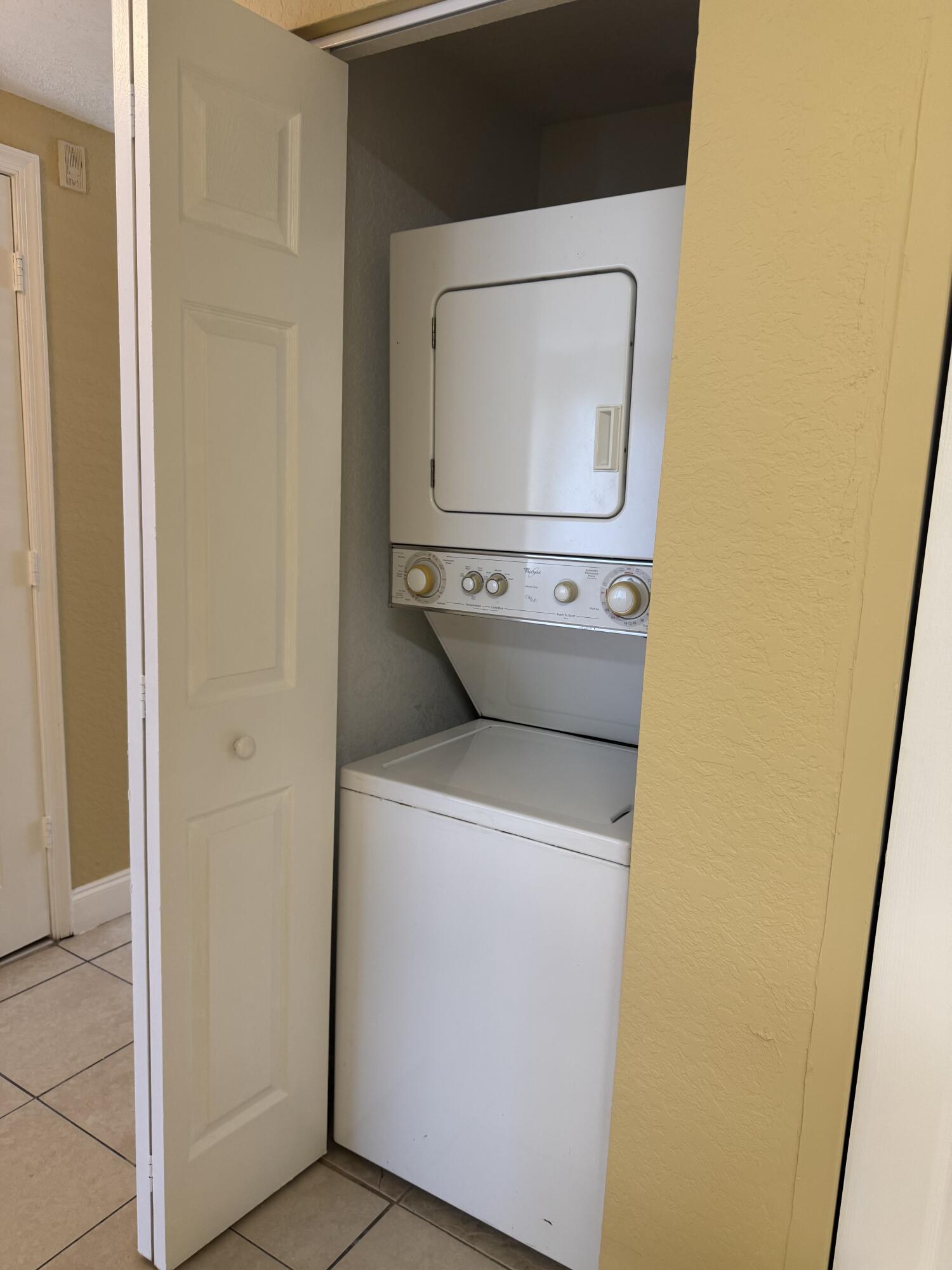 1133 Golden Lakes Boulevard 812, West Palm Beach, FL 33411, West Palm Beach - Photo 5