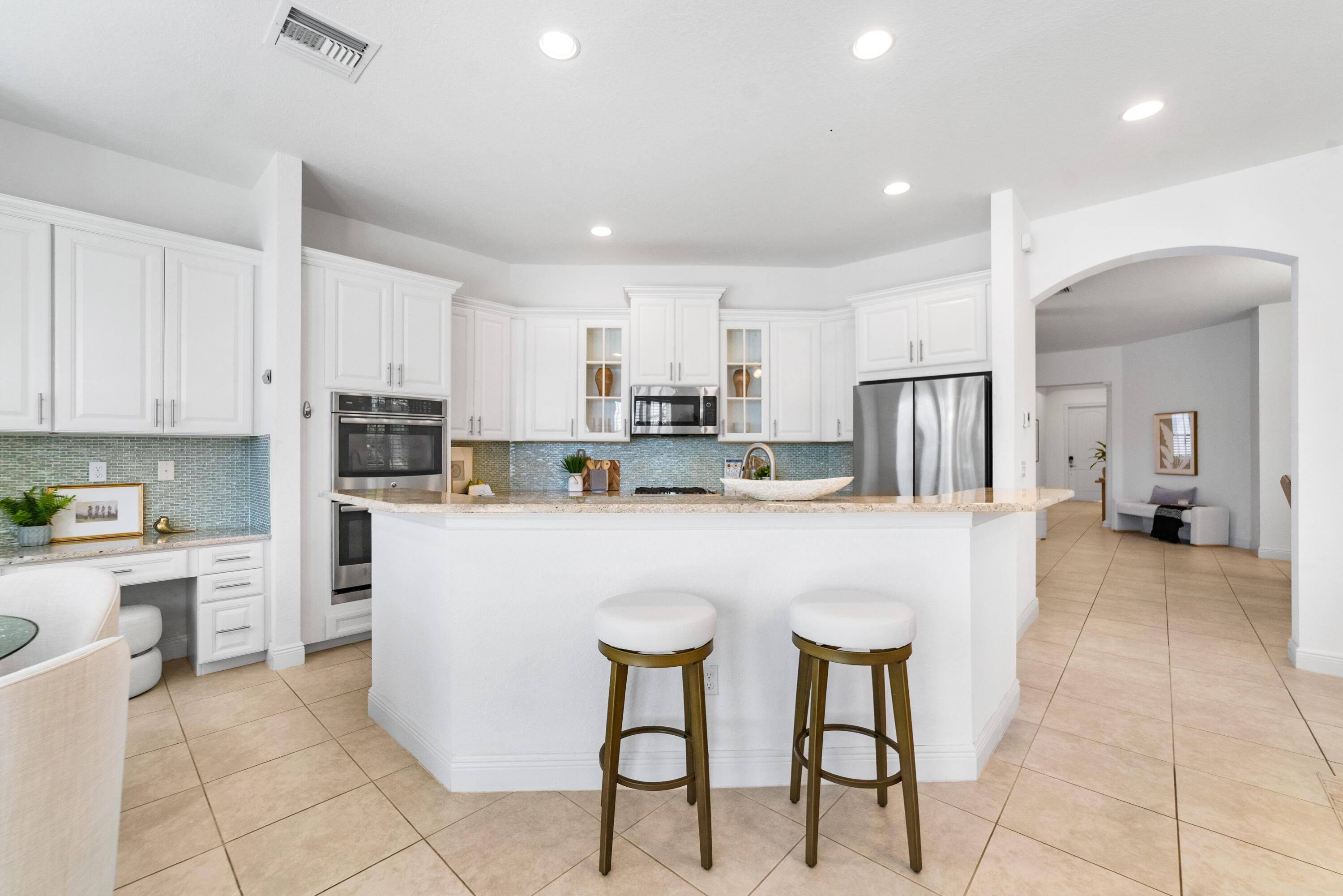 9820 S Miralago Way, Parkland, FL 33076, Parkland - Photo 5