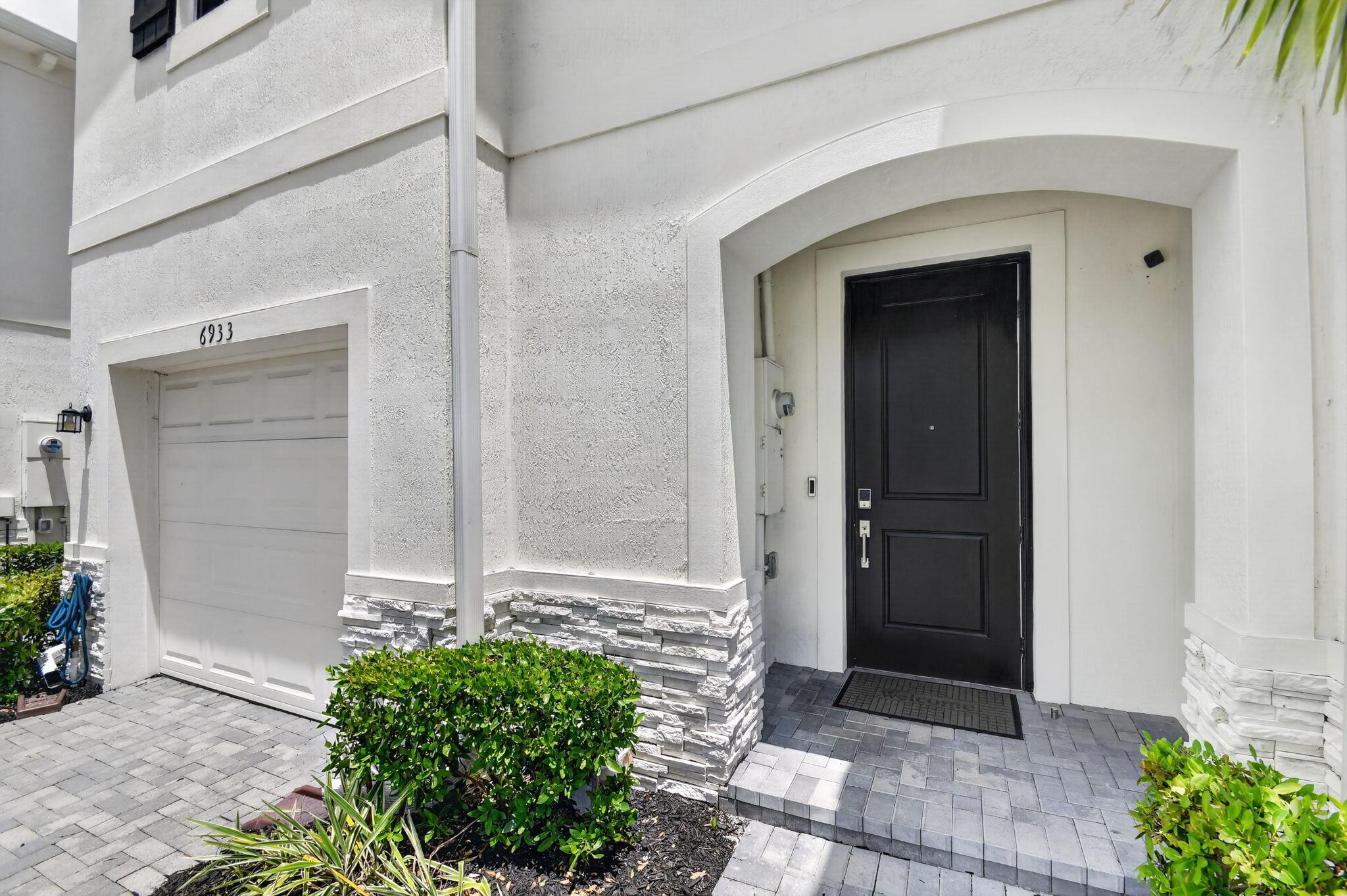 6933 N Harbours Edge Avenue, Lake Worth, FL 33467, Lake Worth - Photo 4