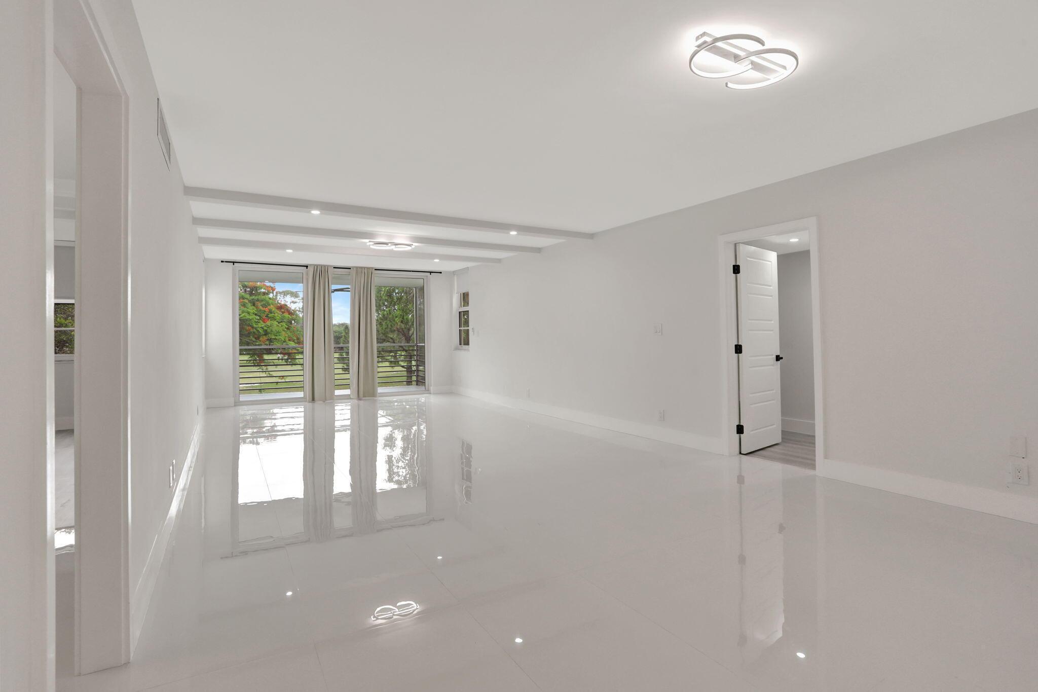 3505 Oaks Way 204, Pompano Beach, FL 33069, Pompano Beach - Photo 4