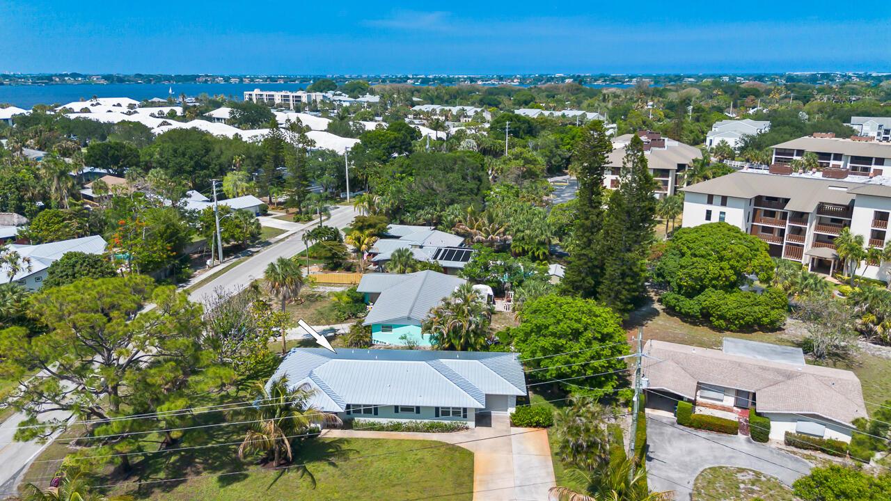 381 SE Edgewood Drive, Stuart, FL 34996, Stuart - Photo 4