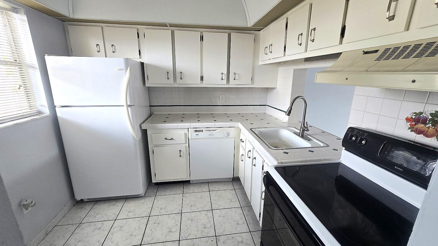 2800 NW 56th Avenue G406, Lauderhill, FL 33313, Lauderhill - Photo 2